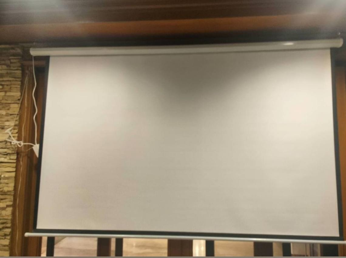 Projetor Screen installation