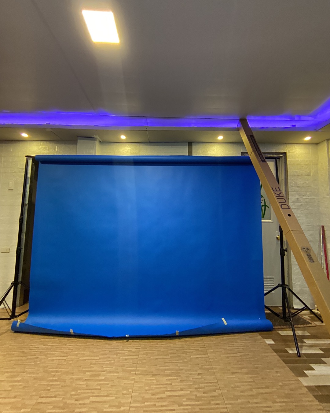 Duke Seamless Paper 9x36ft